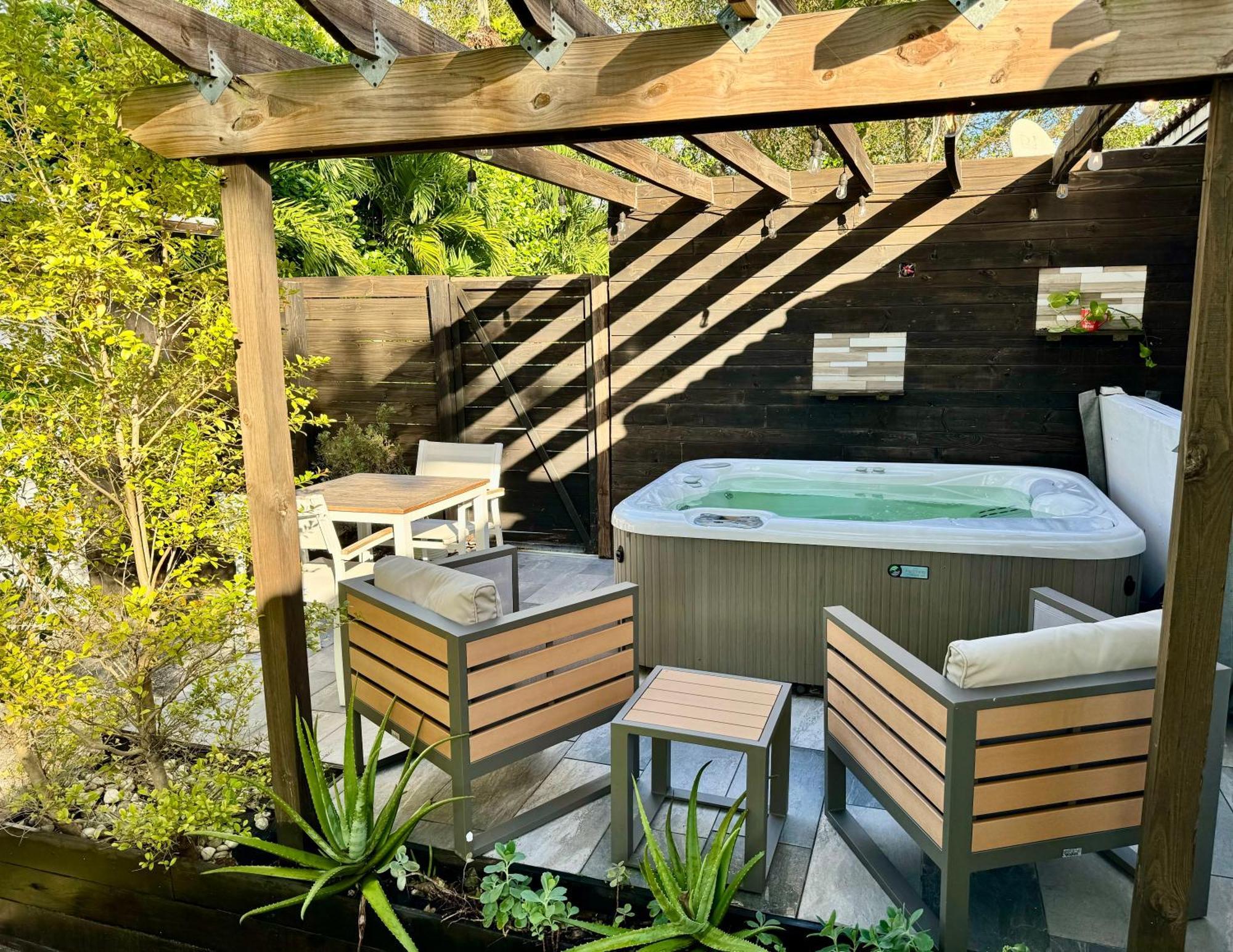 Hot Tub House On Golf Course! 10 Mins To The Beach Miami Exterior photo
